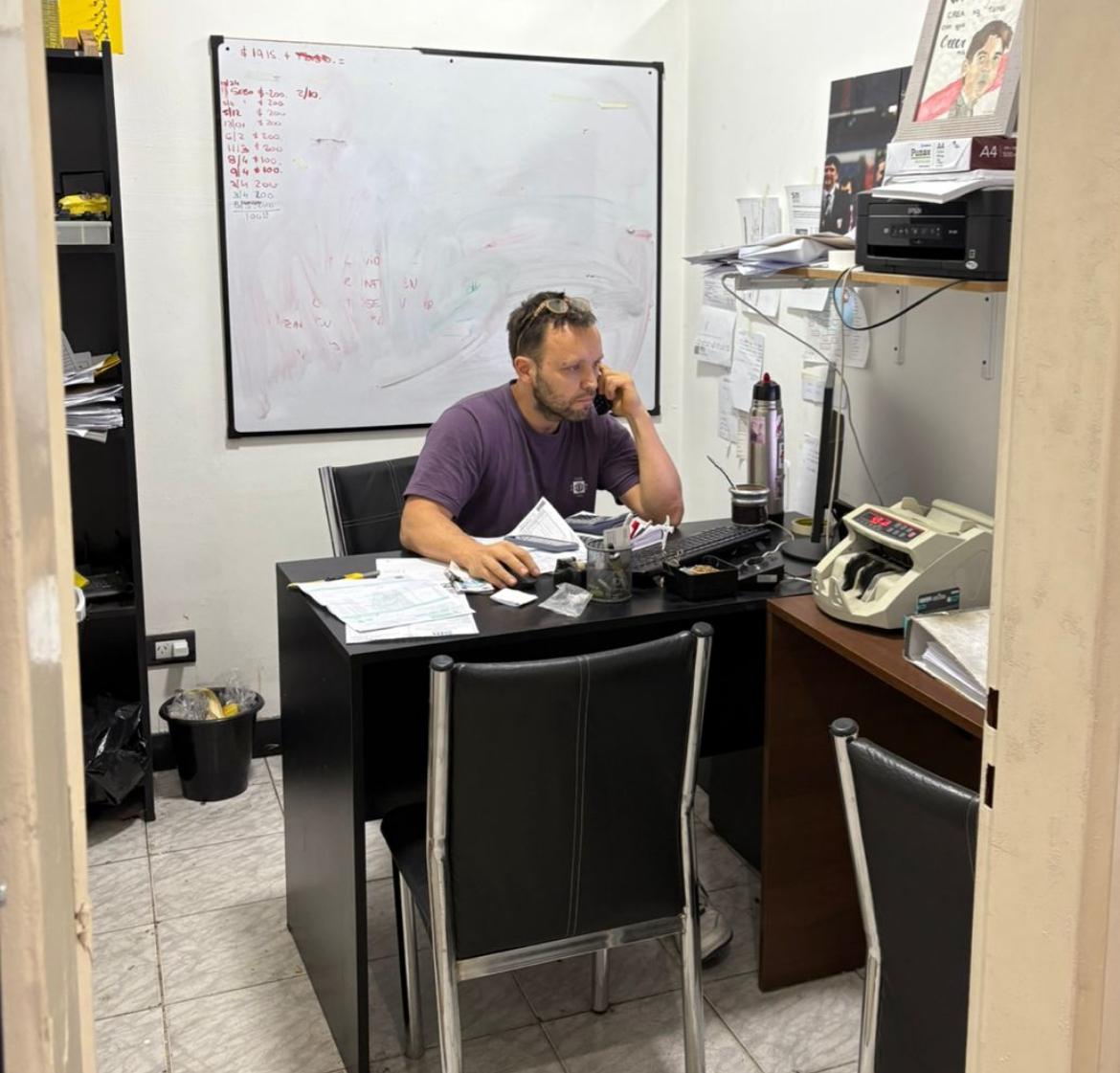 Lean preparando cotizaciones y asesorando clientes